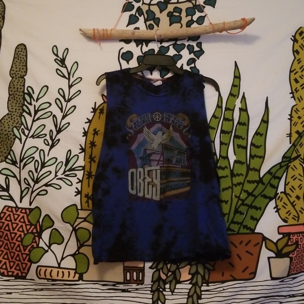 Obey tank